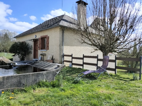 Maison rénovée avec terrain, étang et vue agréable à Sainte Fortunade