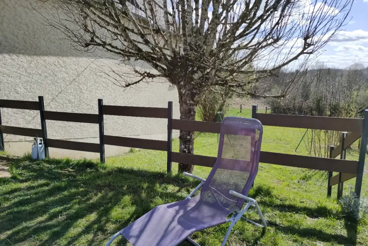 Maison rénovée avec terrain, étang et vue agréable à Sainte Fortunade 