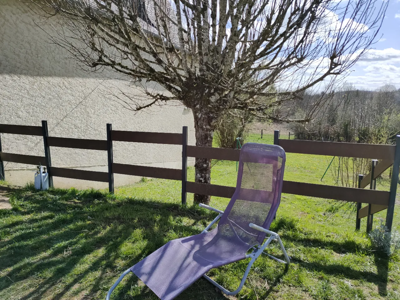 Maison rénovée avec terrain, étang et vue agréable à Sainte Fortunade 