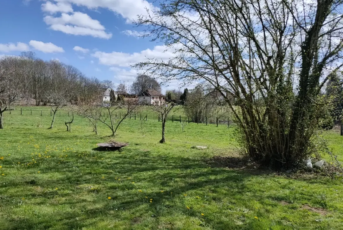 Maison rénovée avec terrain, étang et vue agréable à Sainte Fortunade 