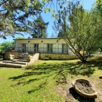 Maison des années 70 à rafraîchir avec grand terrain à Saint-Martin-du-Puy