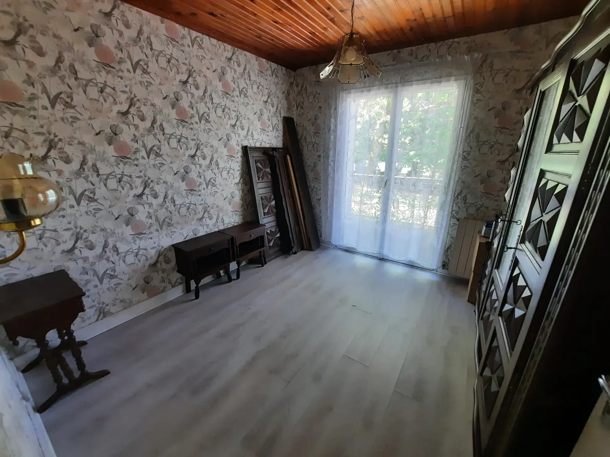 Maison des années 70 à rafraîchir avec grand terrain à Saint-Martin-du-Puy 