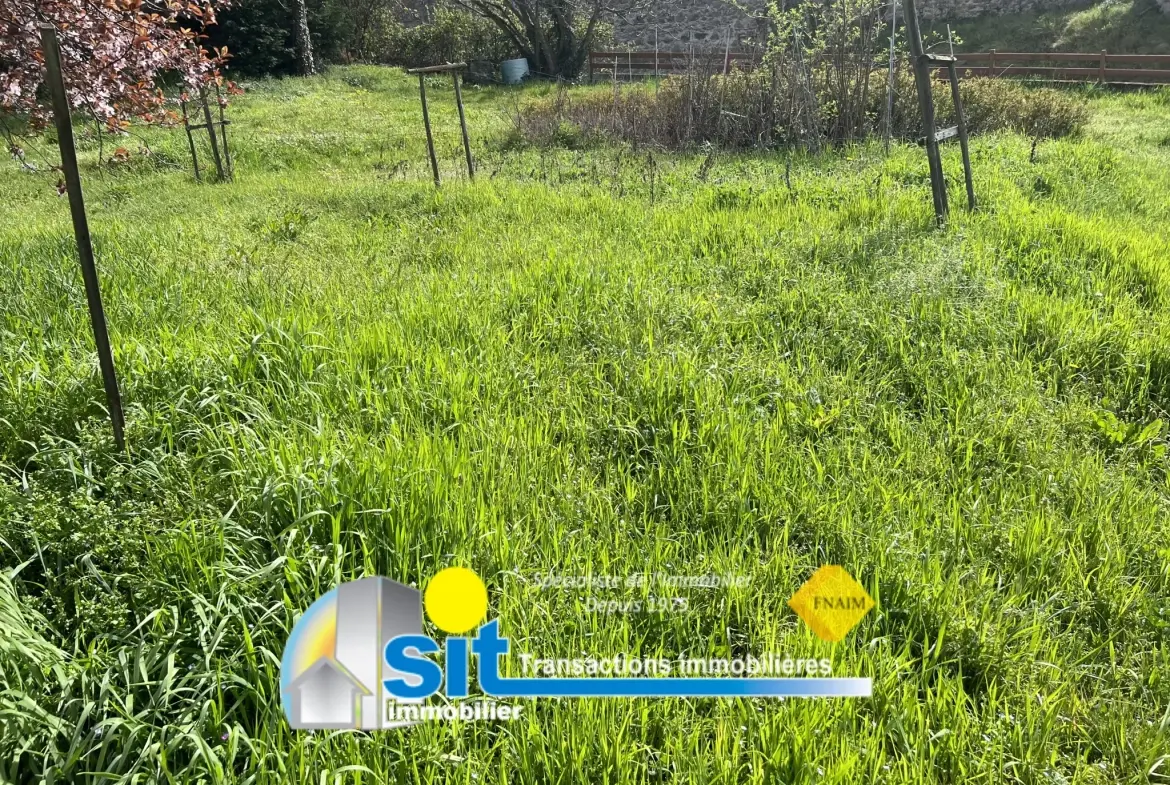 Terrain à bâtir de 1272 m² à Saint Clair du Rhône - Vue imprenable et proximité commodités 