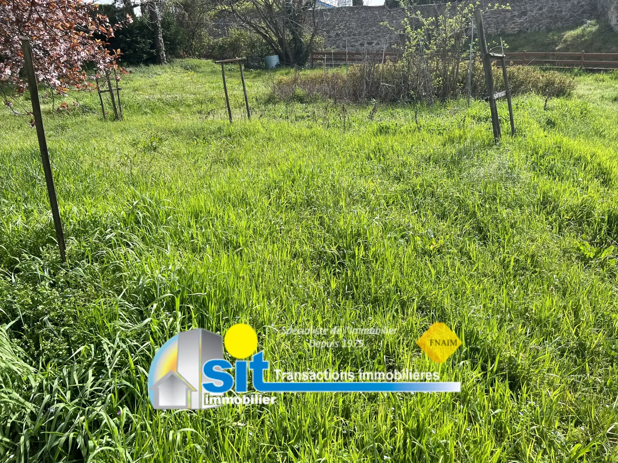Terrain à bâtir de 1272 m² à Saint Clair du Rhône - Vue imprenable et proximité commodités 