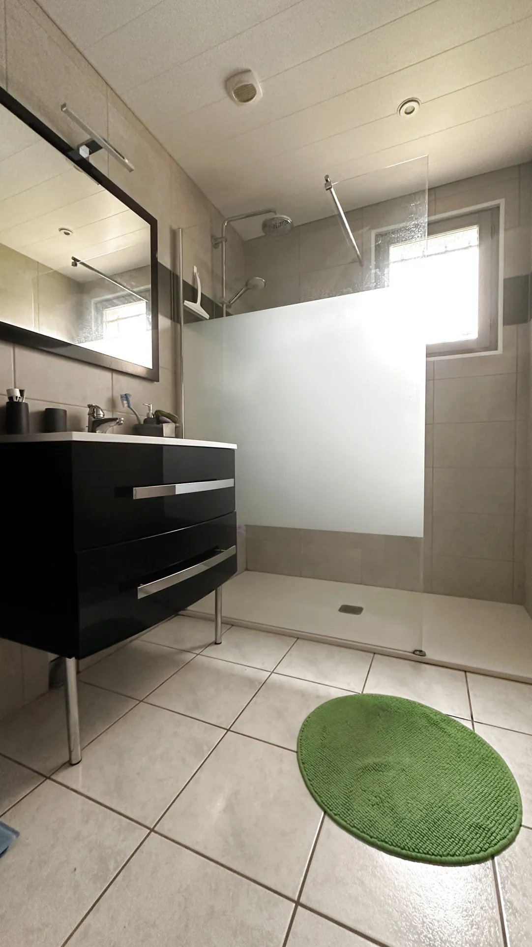 Maison avec piscine chauffée, garage et 5 chambres à Lieurey 27560 