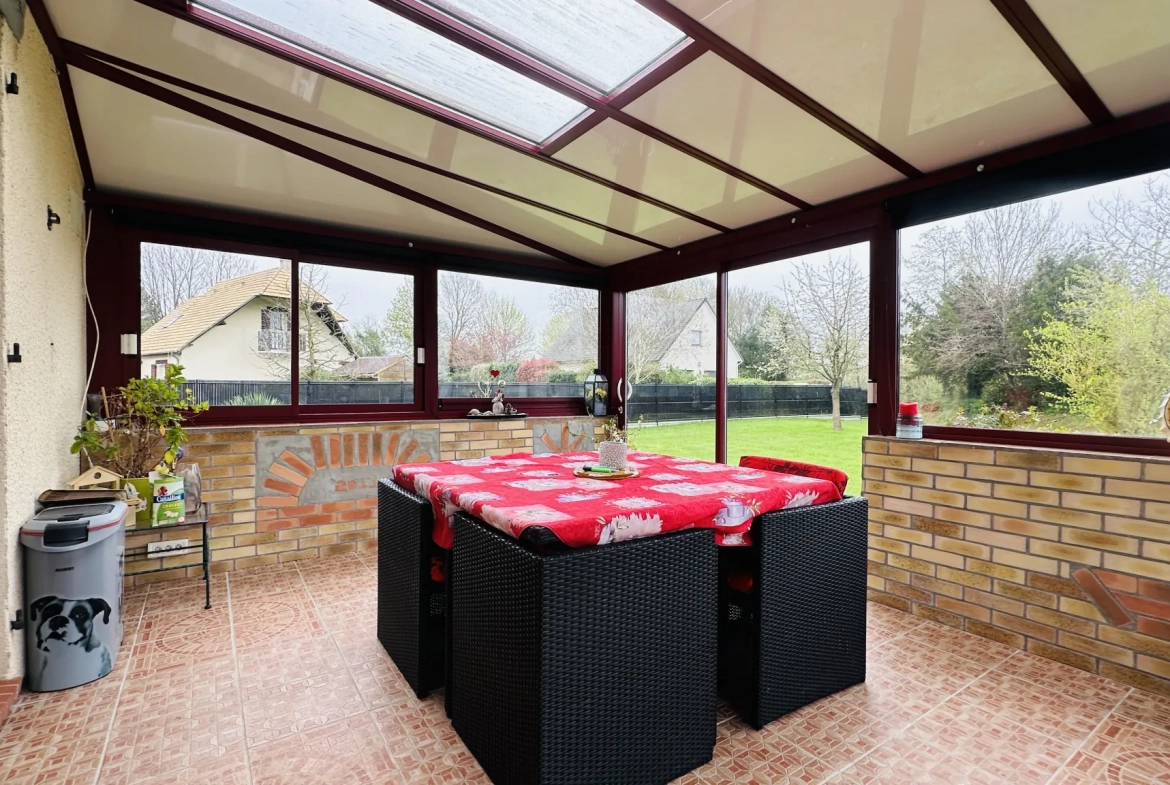 Maison avec piscine chauffée, garage et 5 chambres à Lieurey 27560 