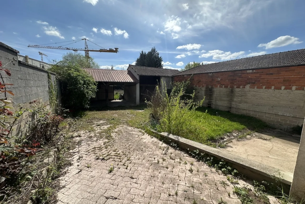 Maison à vendre à La Clayette avec dépendances, garage et terrain de 941 m² 
