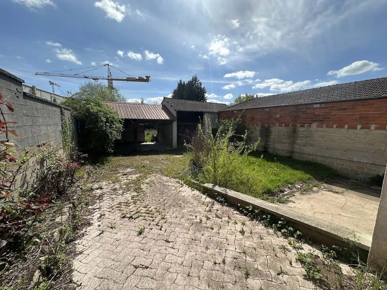 Maison à vendre à La Clayette avec dépendances, garage et terrain de 941 m² 