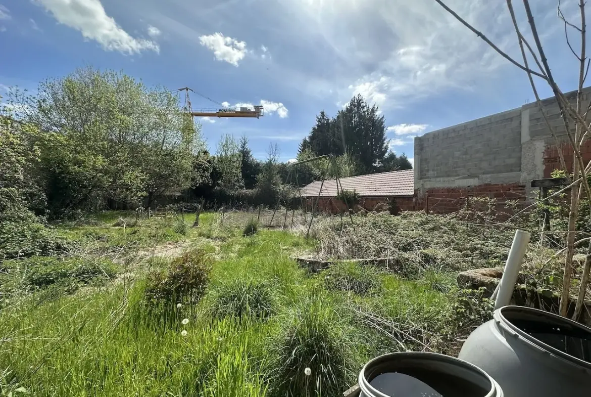 Maison à vendre à La Clayette avec dépendances, garage et terrain de 941 m² 