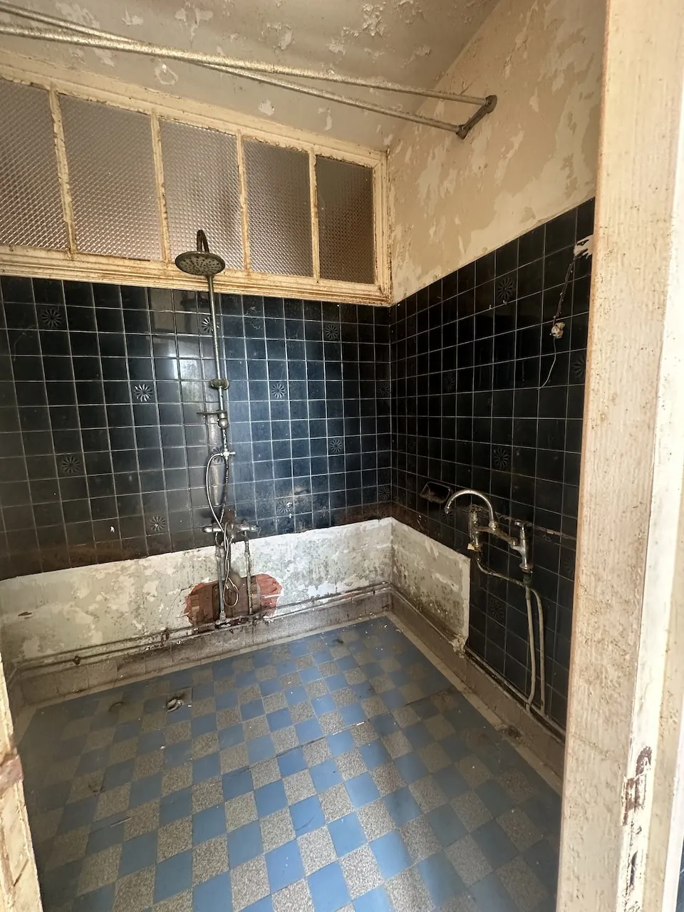 Maison à vendre à La Clayette avec dépendances, garage et terrain de 941 m² 