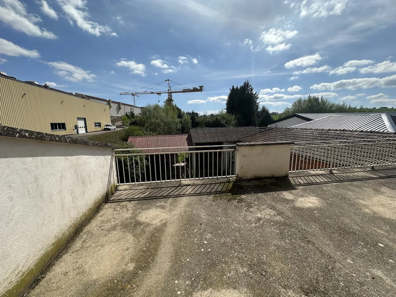 Maison à vendre à La Clayette avec dépendances, garage et terrain de 941 m² 