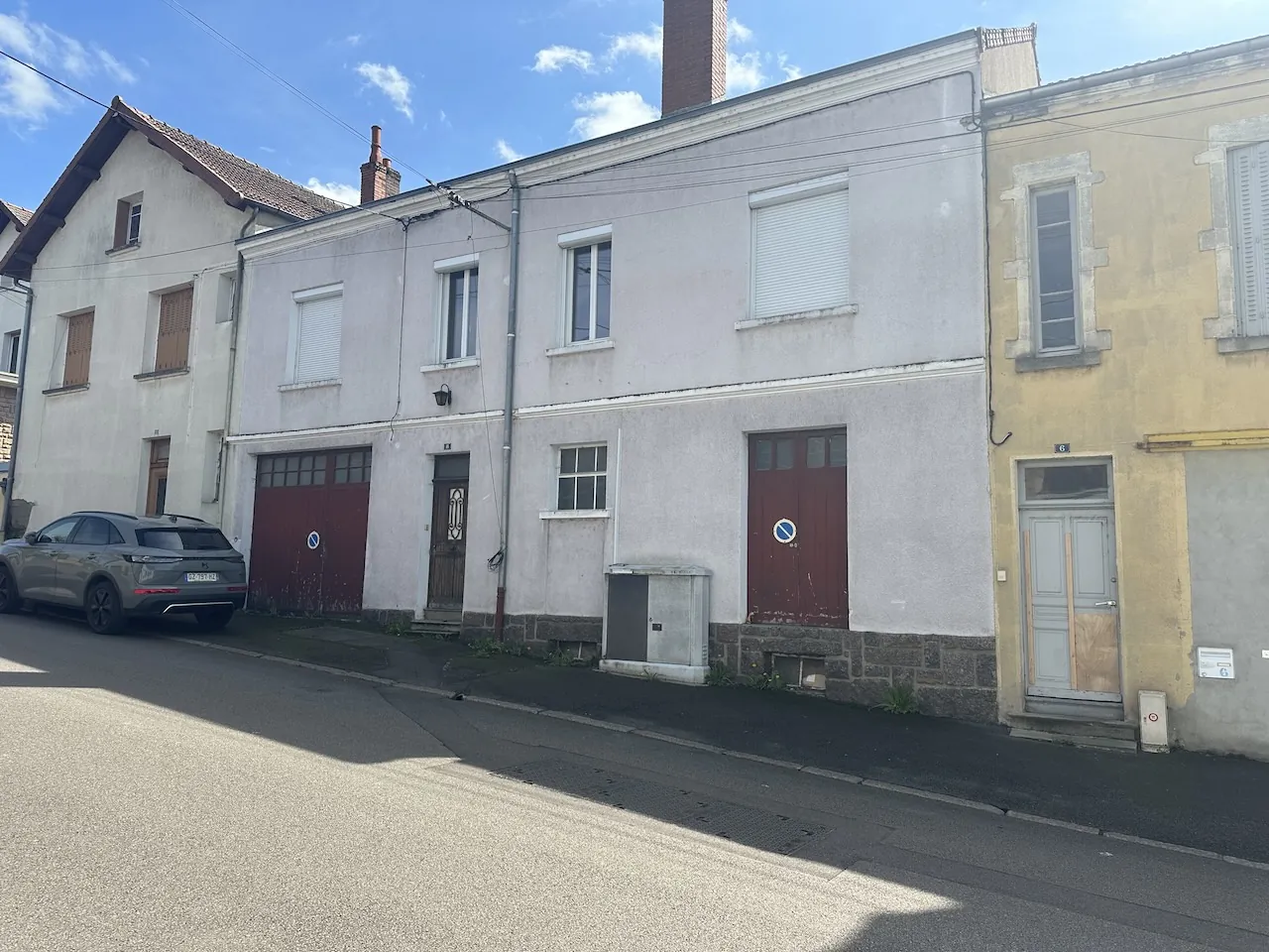 Maison à vendre à La Clayette avec dépendances, garage et terrain de 941 m² 