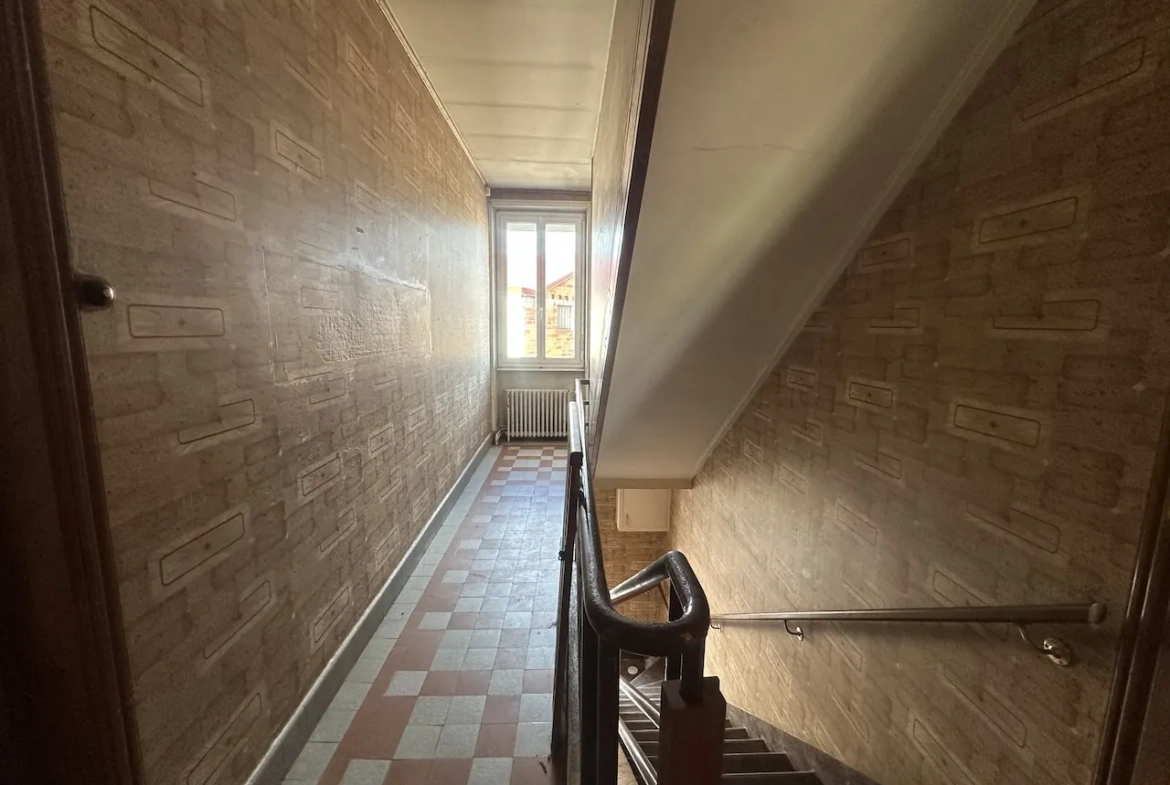 Maison à vendre à La Clayette avec dépendances, garage et terrain de 941 m² 