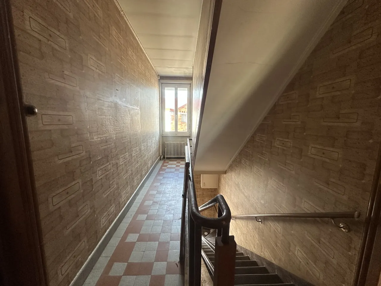 Maison à vendre à La Clayette avec dépendances, garage et terrain de 941 m² 