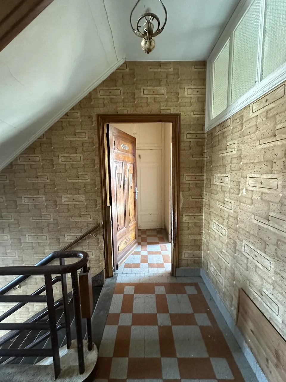 Maison à vendre à La Clayette avec dépendances, garage et terrain de 941 m² 