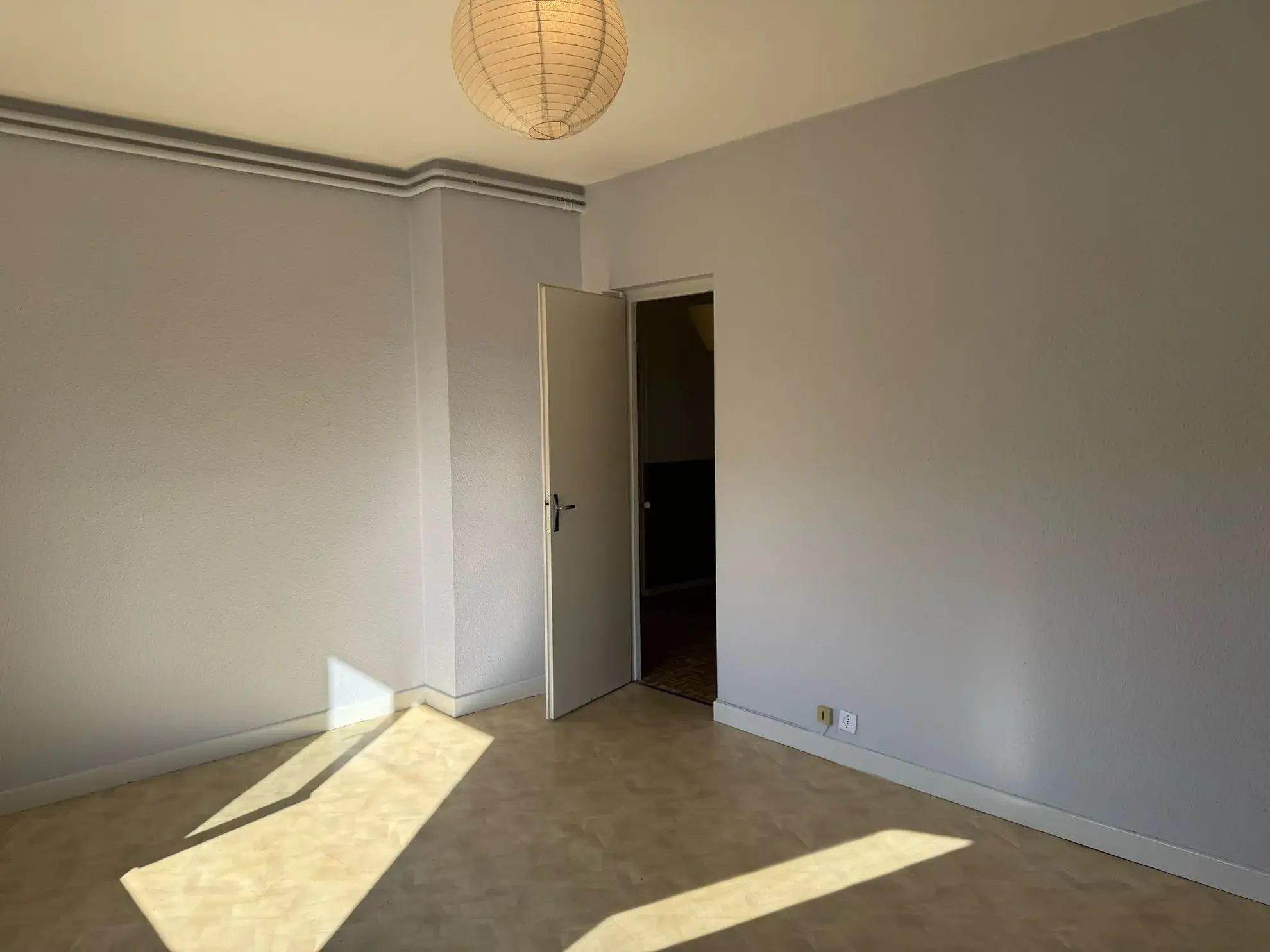 Appartement à rénover avec vue sur le lac à Lugrin, 2 chambres, parking privé 
