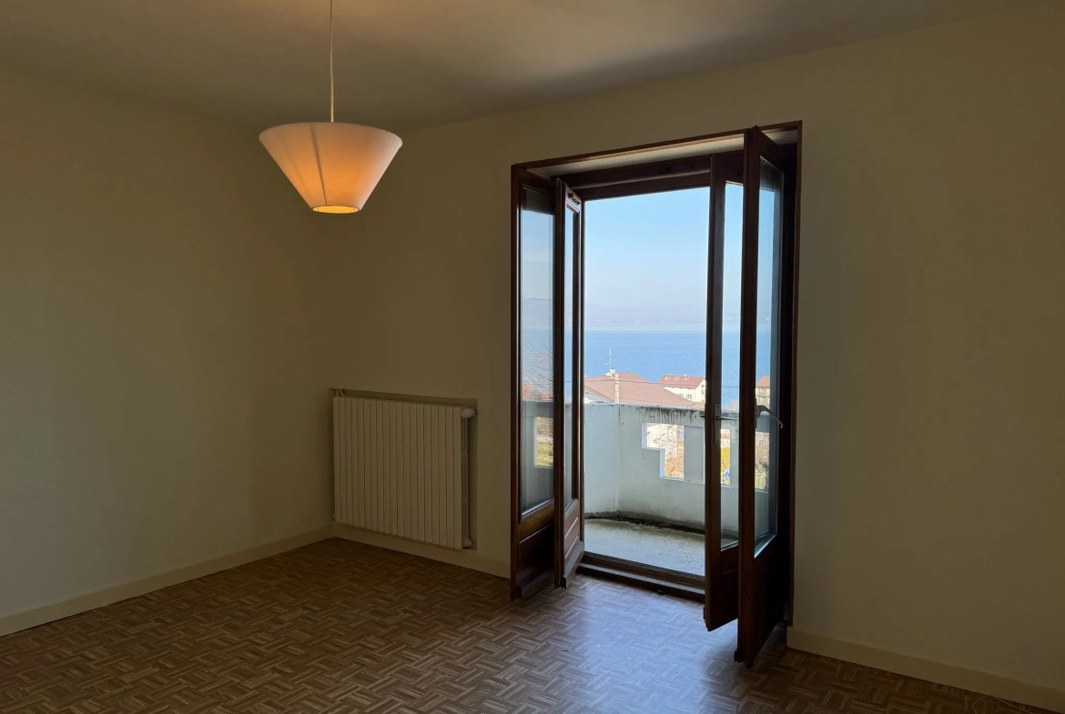 Appartement à rénover avec vue sur le lac à Lugrin, 2 chambres, parking privé 