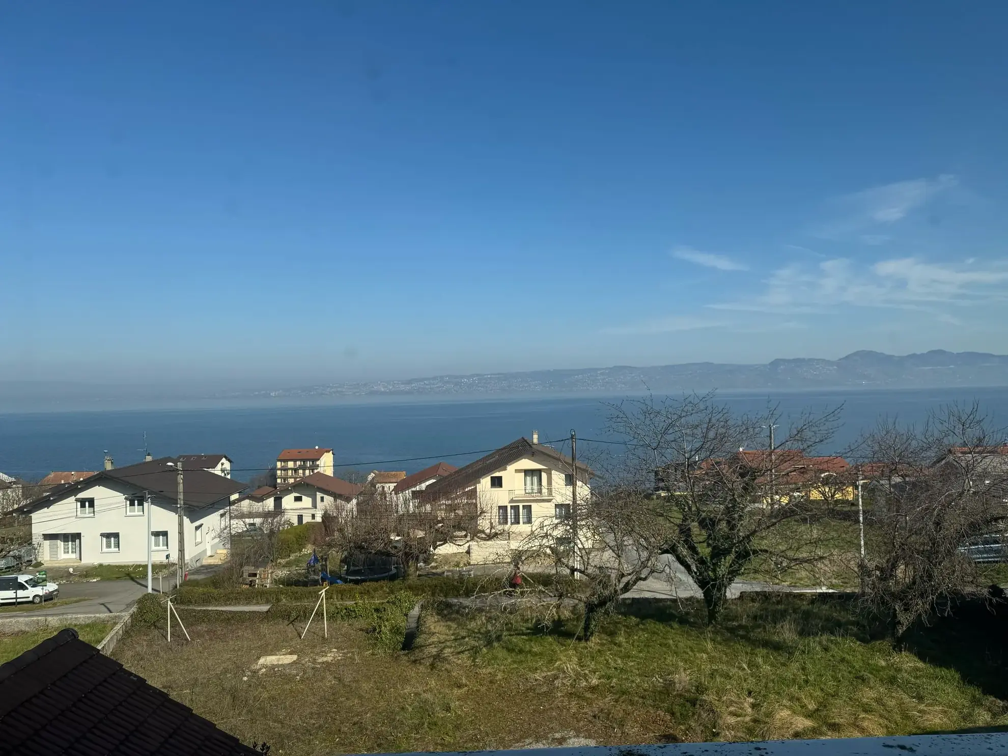 Appartement à rénover avec vue sur le lac à Lugrin, 2 chambres, parking privé 