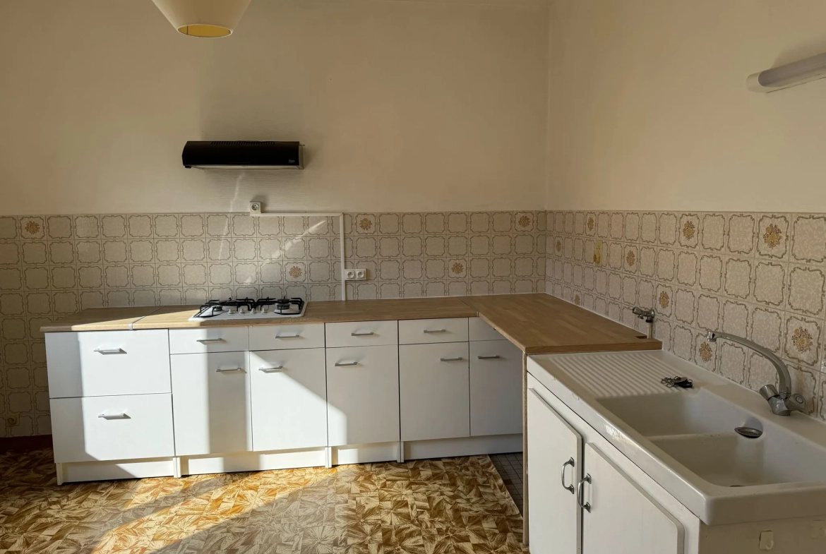 Appartement à rénover avec vue sur le lac à Lugrin, 2 chambres, parking privé 