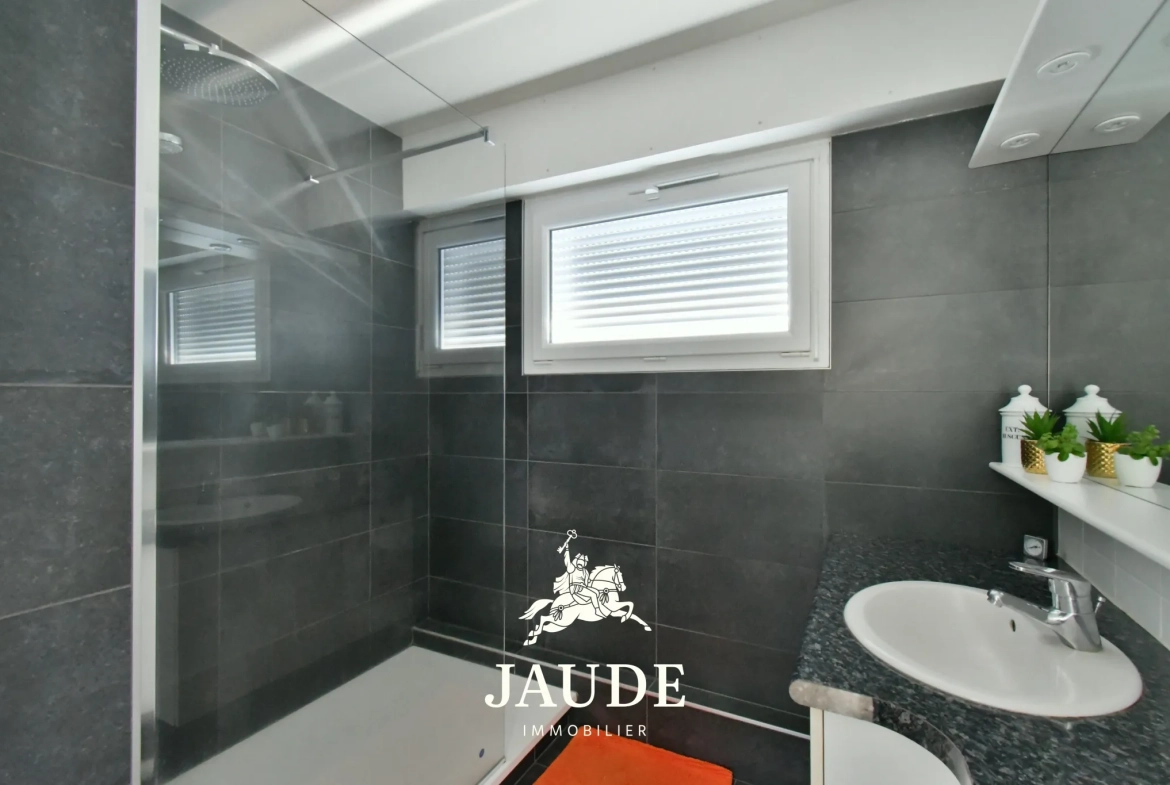 Appartement 96 m² avec terrasse, garage, et cave à Clermont-Ferrand 