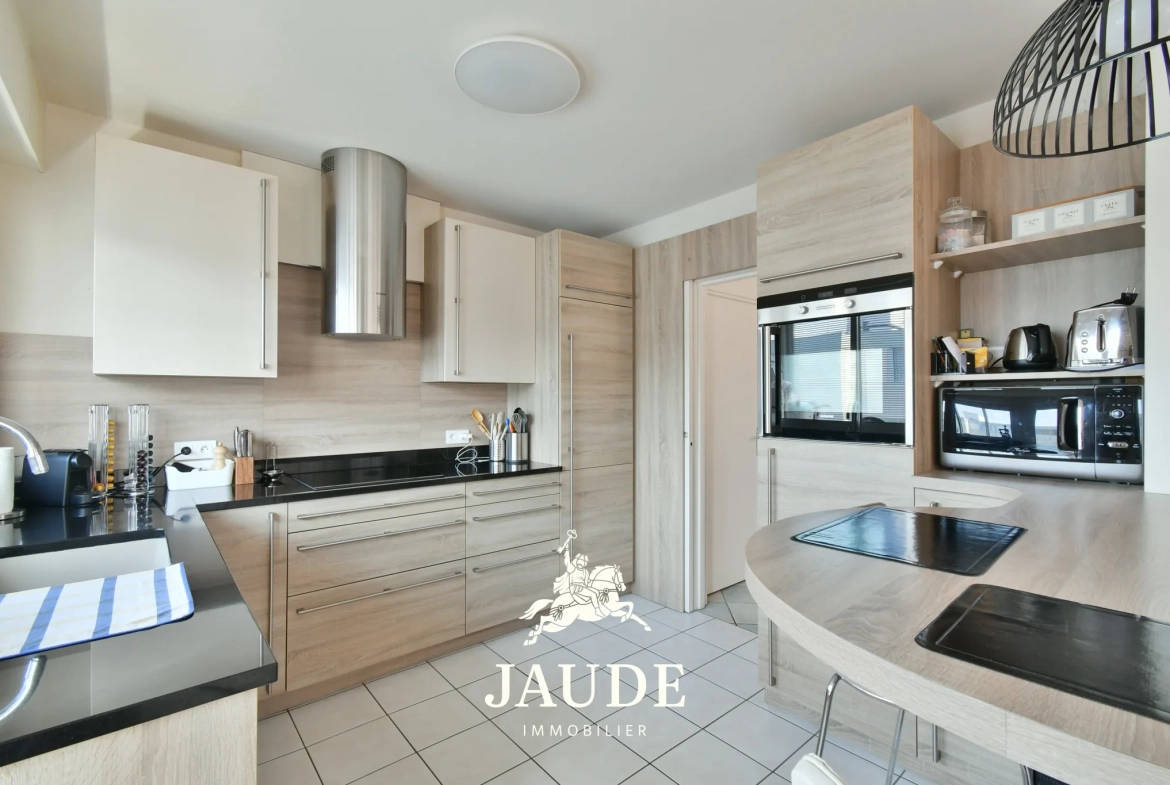 Appartement 96 m² avec terrasse, garage, et cave à Clermont-Ferrand 