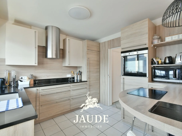 Appartement 96 m² avec terrasse, garage, et cave à Clermont-Ferrand 