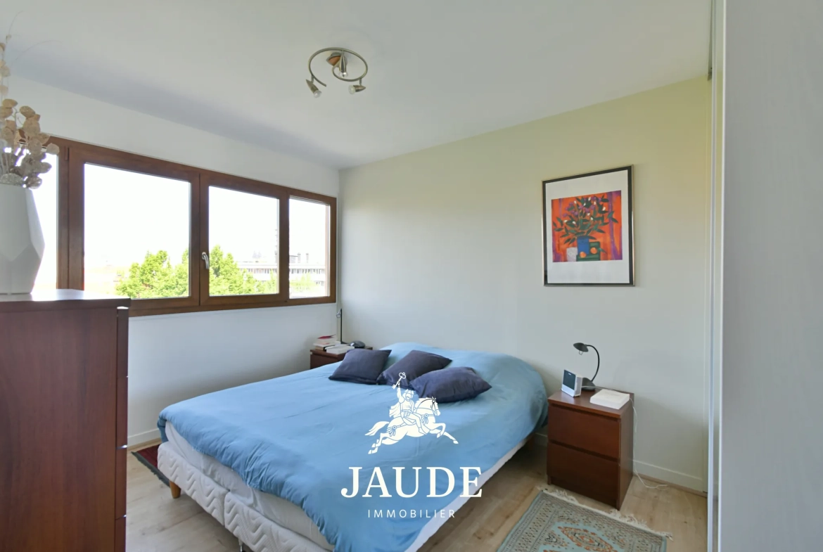 Appartement 96 m² avec terrasse, garage, et cave à Clermont-Ferrand 
