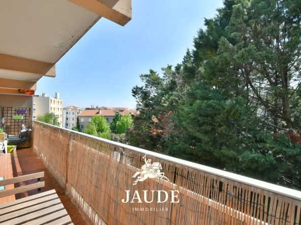 Appartement 96 m² avec terrasse, garage, et cave à Clermont-Ferrand 