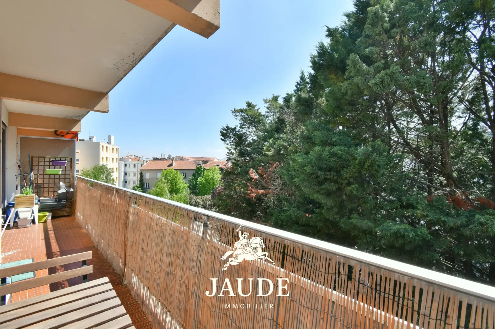 Appartement 96 m² avec terrasse, garage, et cave à Clermont-Ferrand 