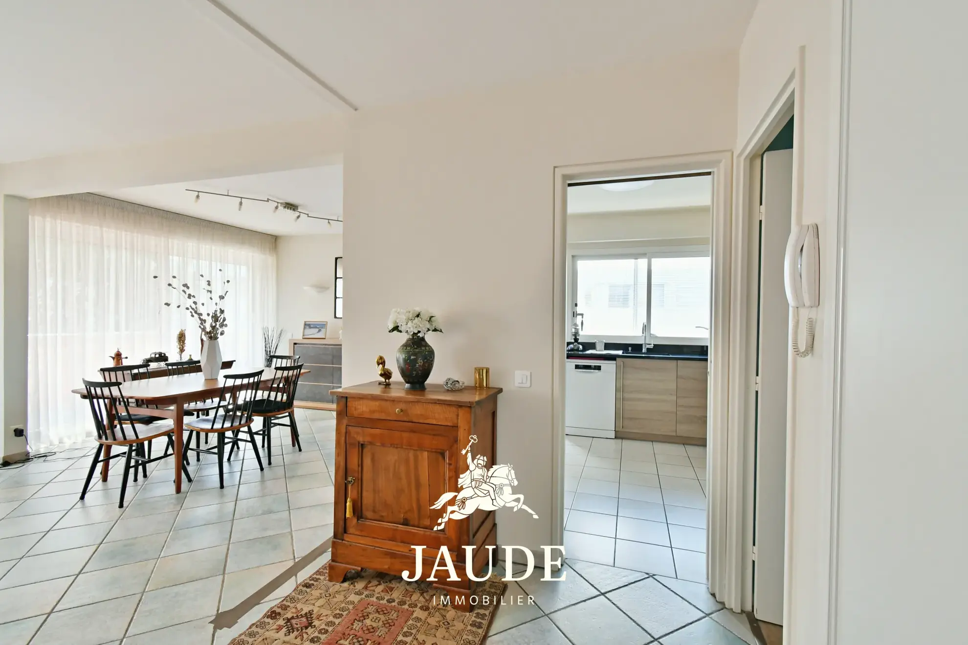 Appartement 96 m² avec terrasse, garage, et cave à Clermont-Ferrand 