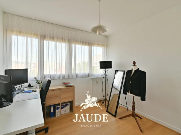 Appartement 96 m² avec terrasse, garage, et cave à Clermont-Ferrand 