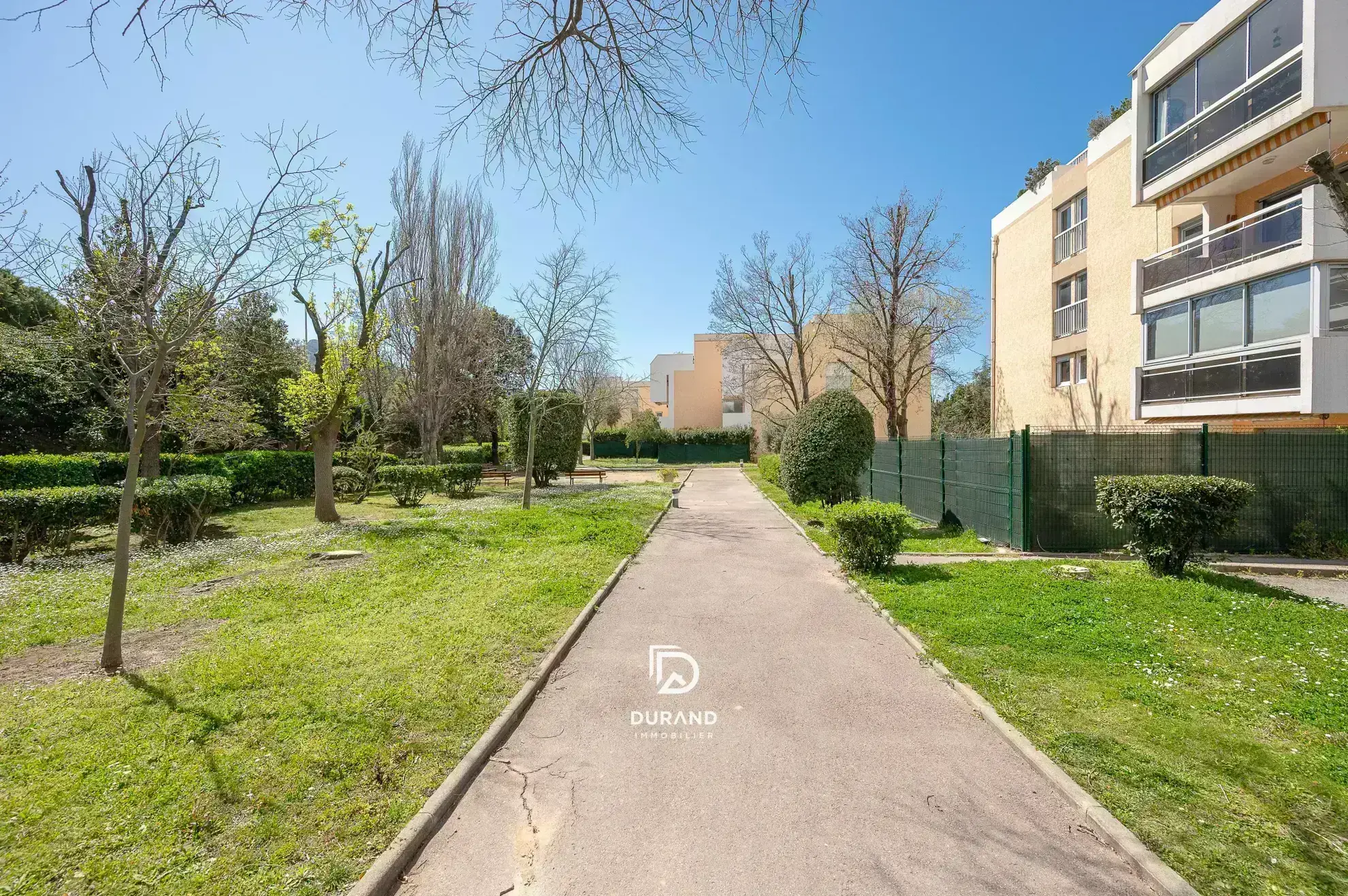 Appartement 3 pièces à Marseille 8e - Vieille Chapelle avec garage et balcon 
