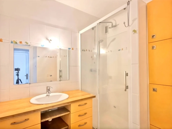 Appartement F3 avec balcon et parking proche de la place de Jaude à Clermont-Ferrand 