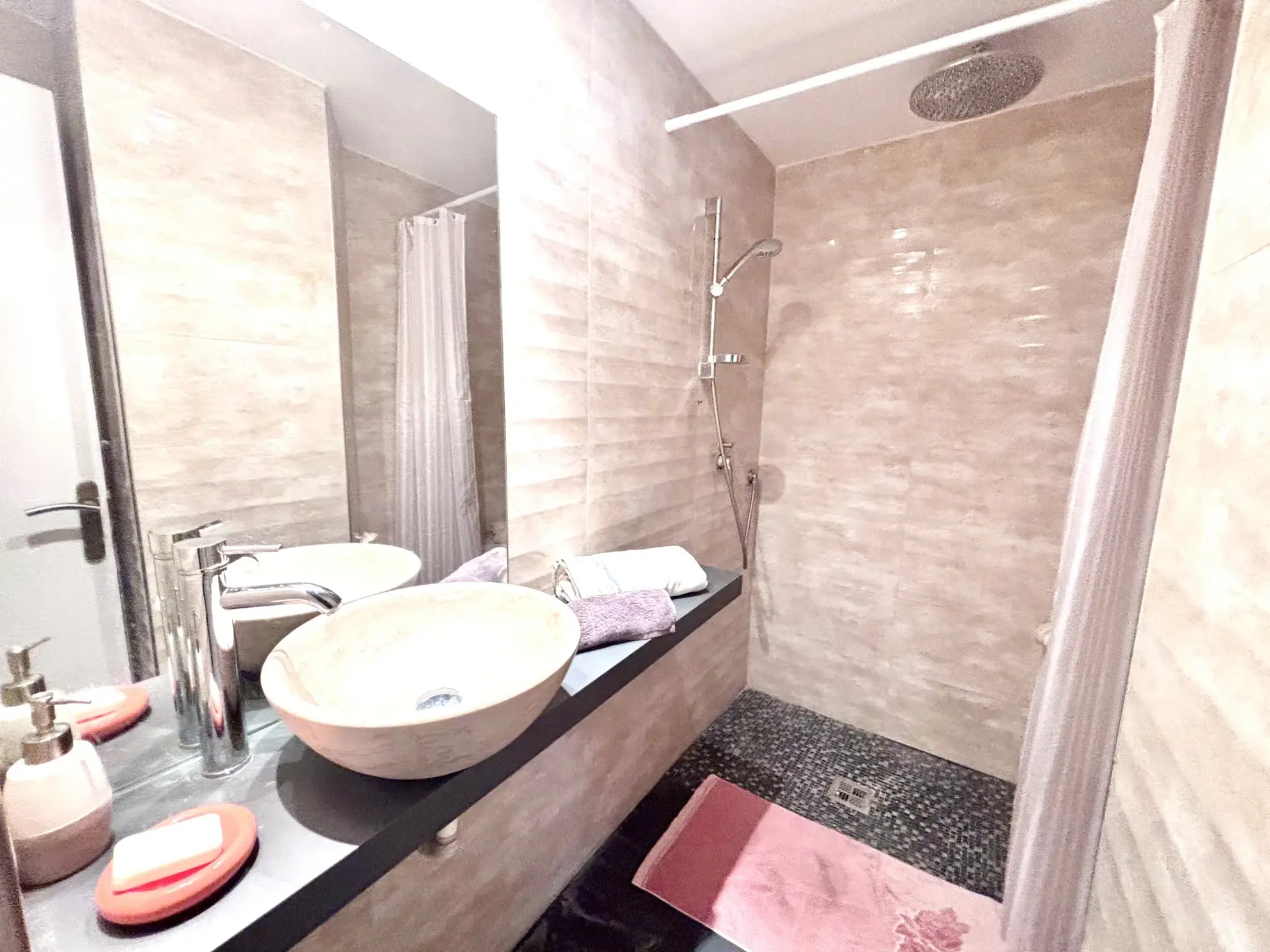 Appartement de 2 pièces à Cannes Petit Juas avec grande terrasse, rénové, proche du centre 