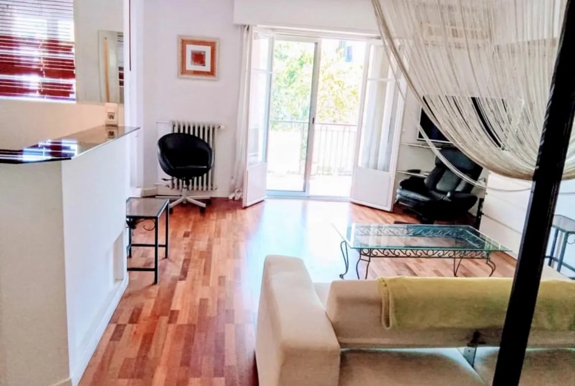 Appartement de 2 pièces à Cannes Petit Juas avec grande terrasse, rénové, proche du centre 