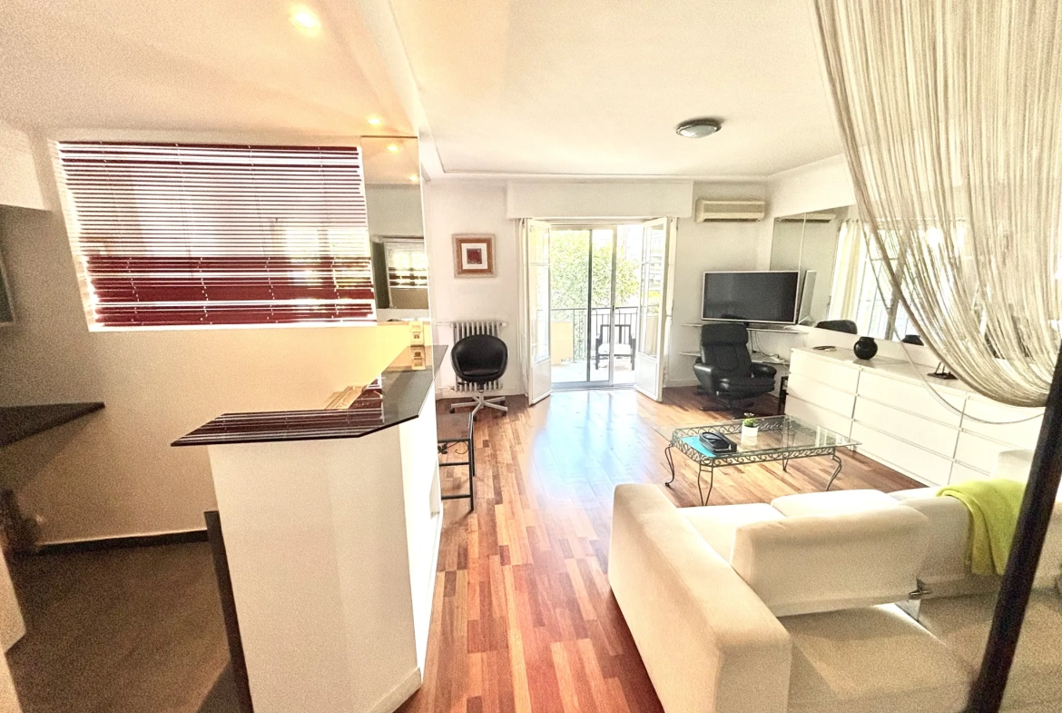 Appartement de 2 pièces à Cannes Petit Juas avec grande terrasse, rénové, proche du centre 