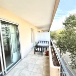 Appartement de 2 pièces à Cannes Petit Juas avec grande terrasse, rénové, proche du centre