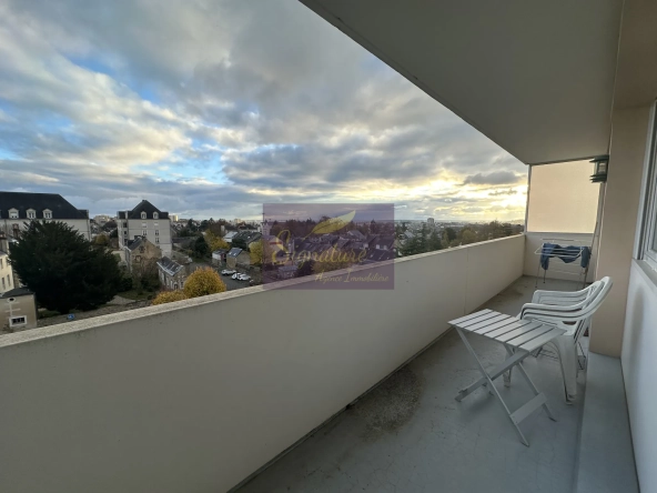 Appartement T3 en dernier étage avec grand balcon plein sud à Le Mans