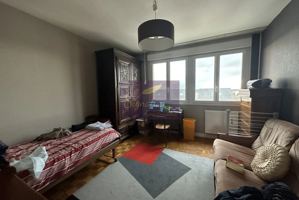 Appartement T3 en dernier étage avec grand balcon plein sud à Le Mans 
