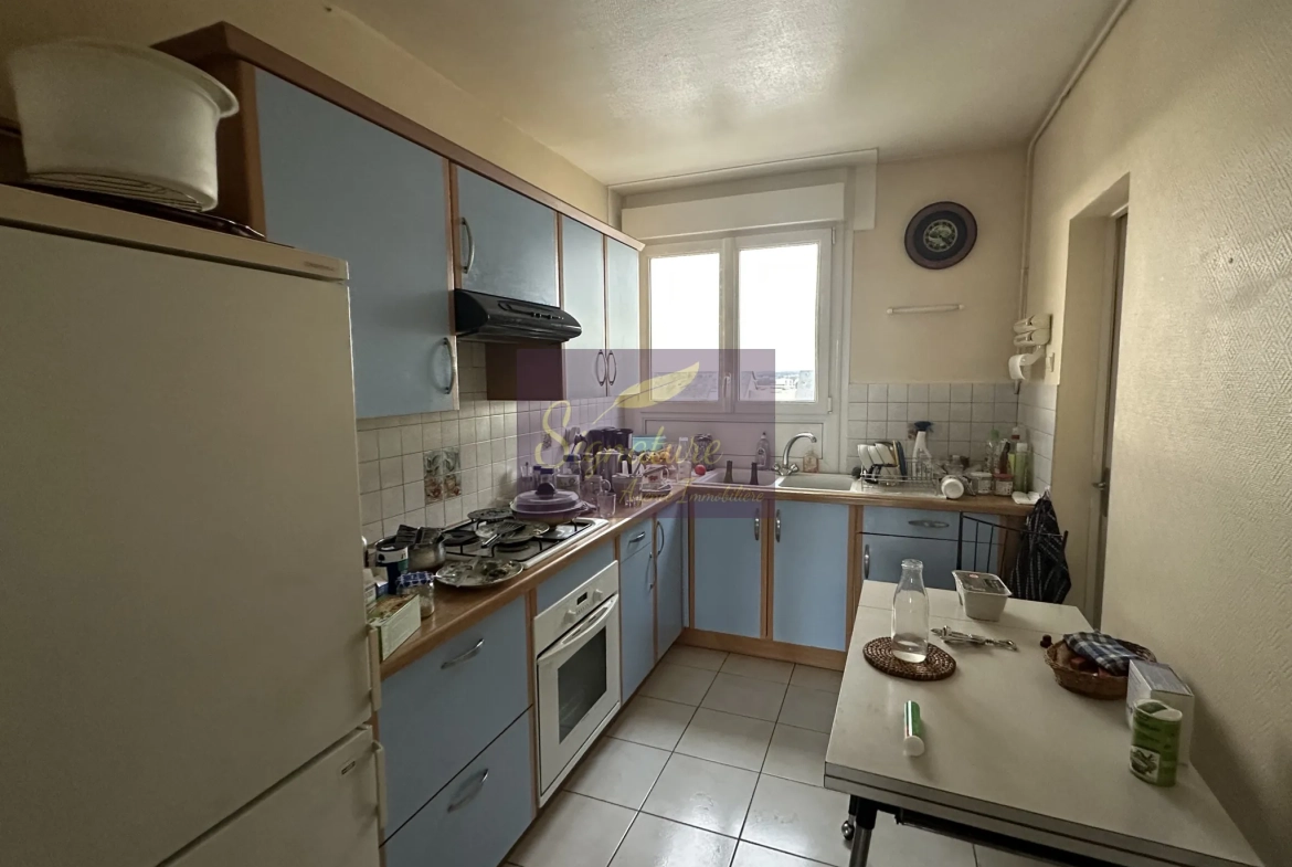 Appartement T3 en dernier étage avec grand balcon plein sud à Le Mans 