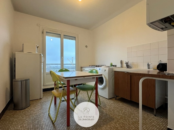 Appartement T4 lumineux avec balcon à Saint-Brieuc proche gare 
