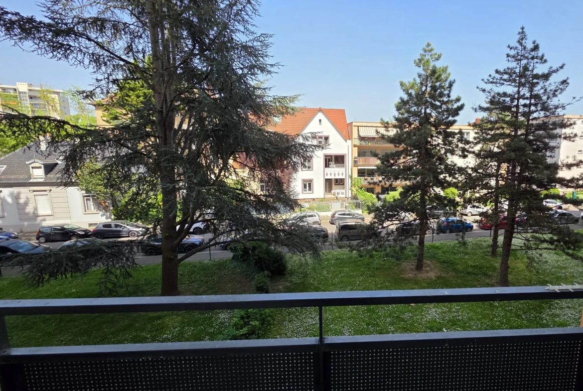 Appartement T4 à Mulhouse de 69 m² avec balcon, idéalement situé 
