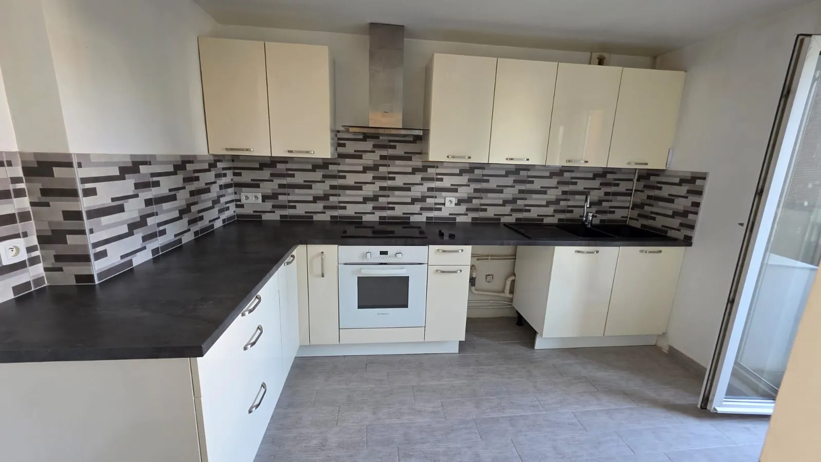 Appartement T4 à Mulhouse de 69 m² avec balcon, idéalement situé 