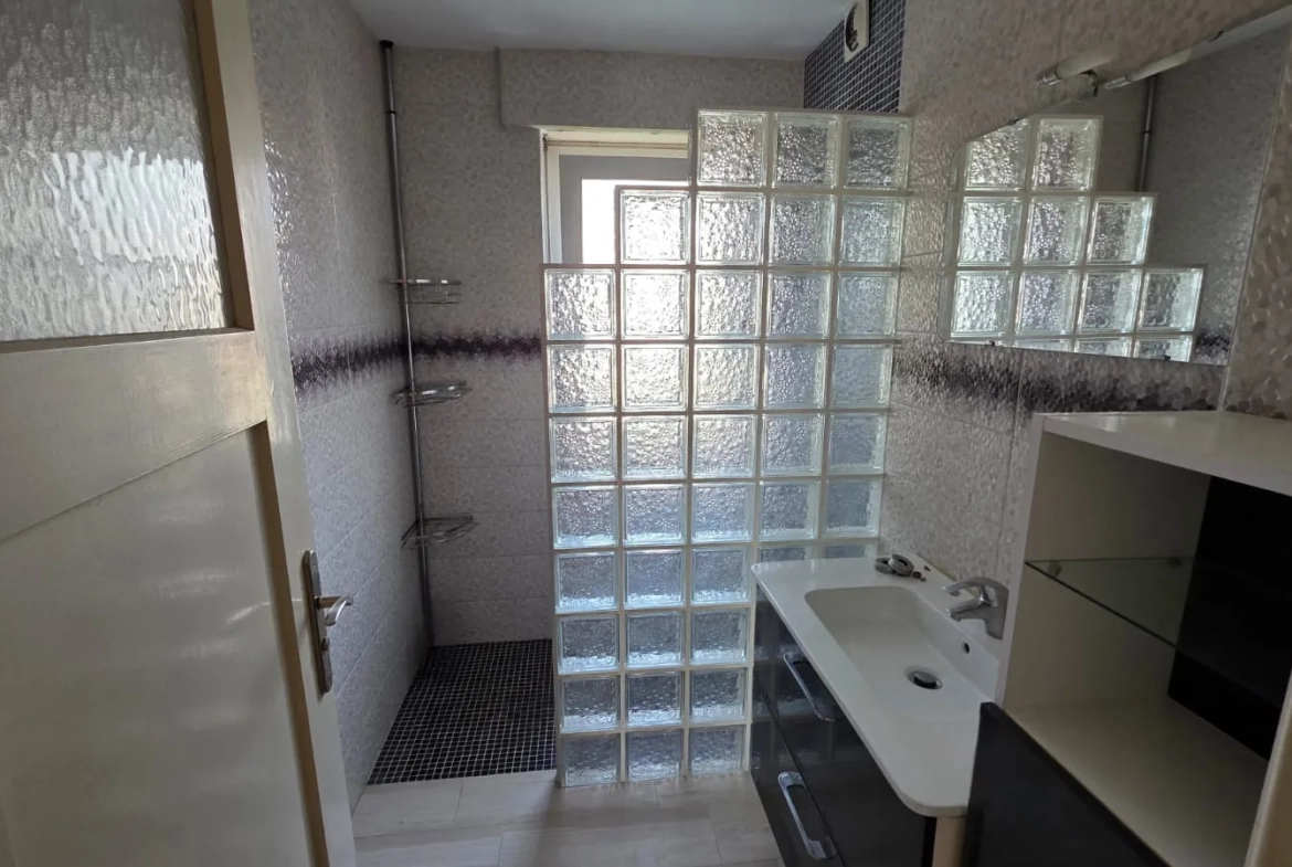 Appartement T4 à Mulhouse de 69 m² avec balcon, idéalement situé 