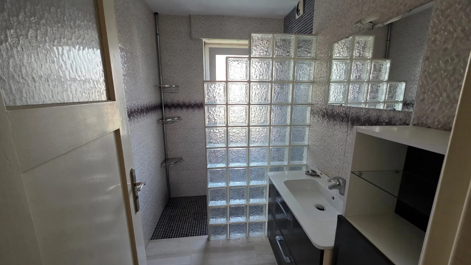 Appartement T4 à Mulhouse de 69 m² avec balcon, idéalement situé 