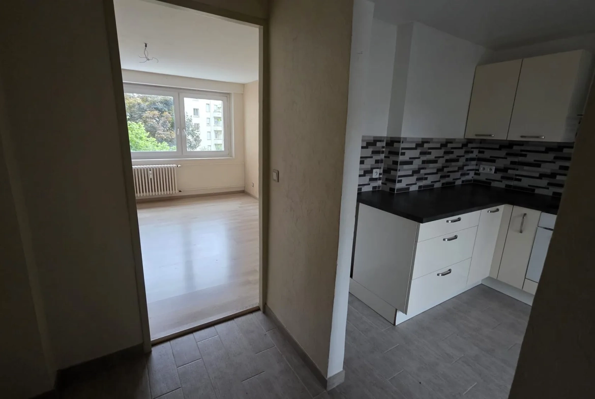 Appartement T4 à Mulhouse de 69 m² avec balcon, idéalement situé 