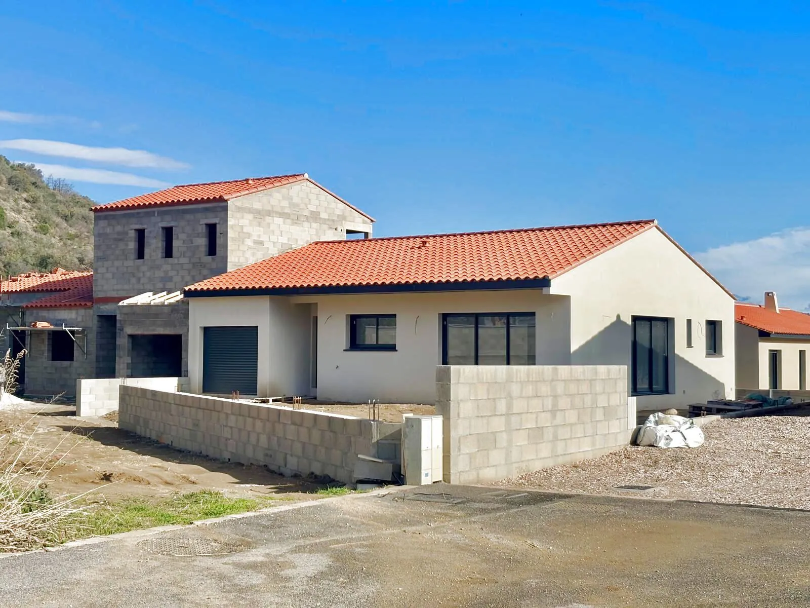 Maison neuve de plain-pied à Ria Sirach avec 3 chambres et garage 