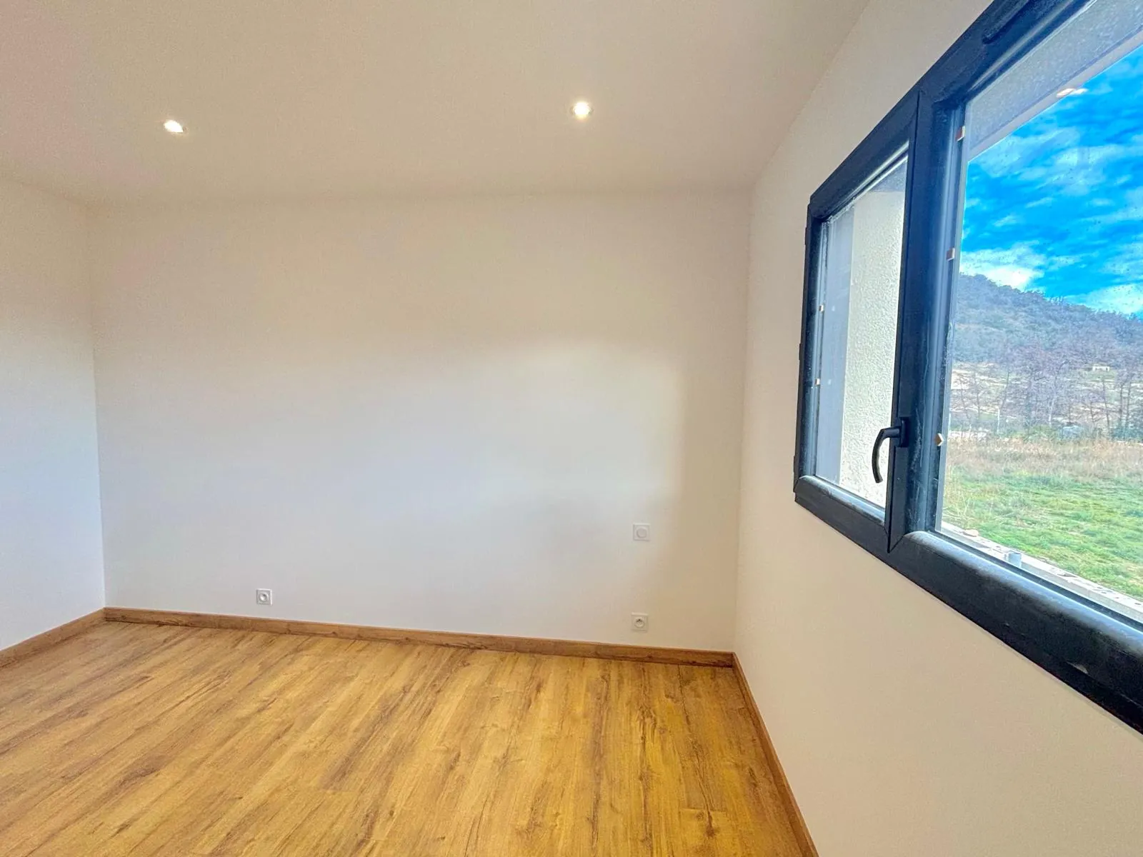 Maison neuve de plain-pied à Ria Sirach avec 3 chambres et garage 