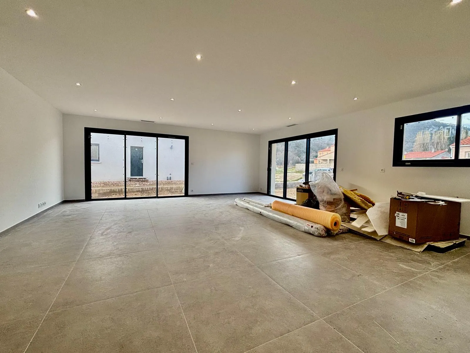 Maison neuve de plain-pied à Ria Sirach avec 3 chambres et garage 