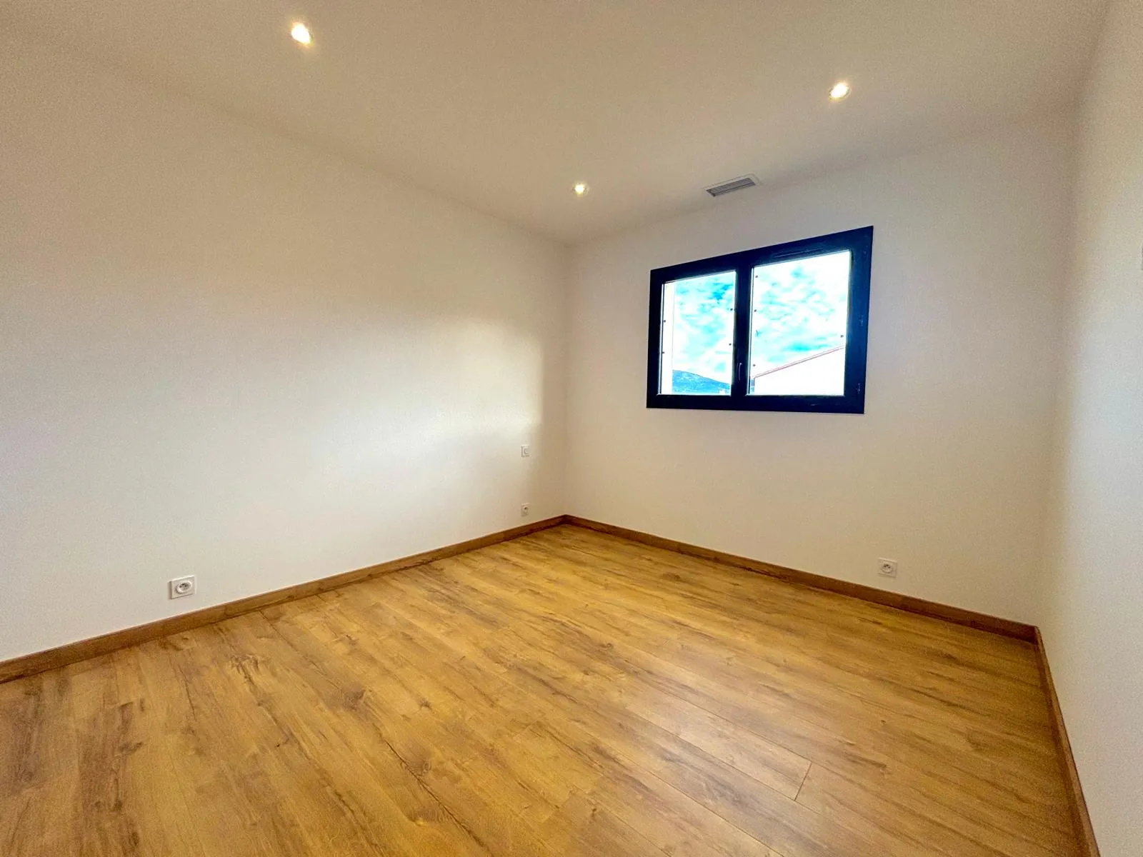 Maison neuve de plain-pied à Ria Sirach avec 3 chambres et garage 